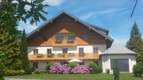Pension Kreuzinger, 5310 Tiefgraben in Mondsee, Österreich