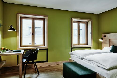 room detail thumbnail 1