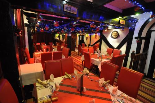The Roundabout Hotel - image 7