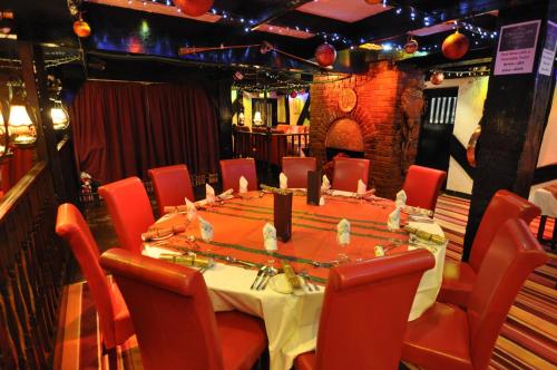 The Roundabout Hotel - image 12