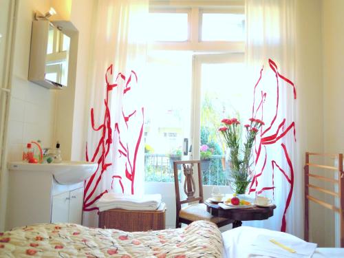 Double Room image 5