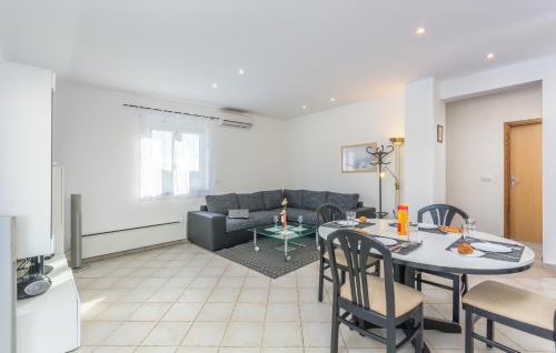 Koplietošanas atpūtas telpa ar TV, Holiday Home Casa Vida in Rakalj