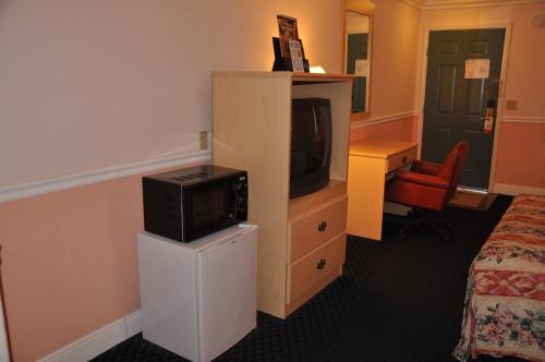 Super 8 by Wyndham Hayward Downtown – Hayward, CA