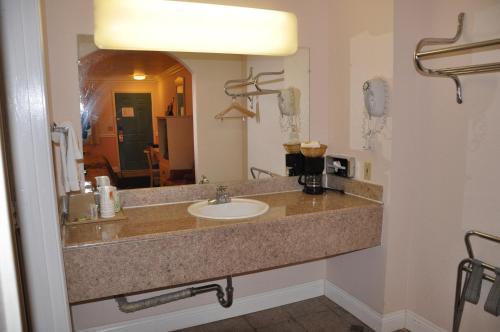 Super 8 by Wyndham Hayward Downtown – Hayward, CA