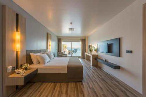 شرفة/ تراس, Altın Yunus Hotel & Spa- Çeşme in تشسما