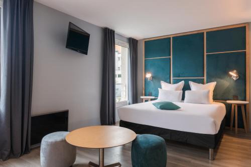 quality hotel suites bercy bibliotheque by happyculture