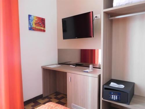Moonlight Hotel&Suites - image 2