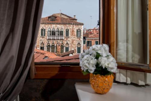 Hotel Ca Marinella - Tap to explore photos