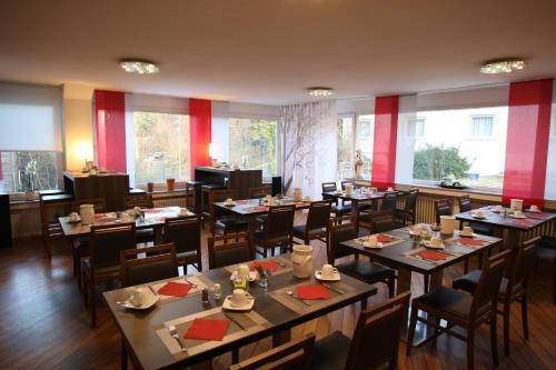 อาหารและเครื่องดื่ม, Hotel Burger in ซีเกน