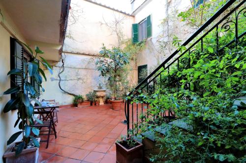 Characteristic apartment just beside the Vatican, Rome (photo 4)