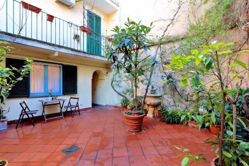 Characteristic apartment just beside the Vatican, Rome (photo 2)