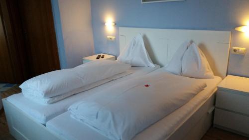 Family Room (2 Adults + 2 Children)