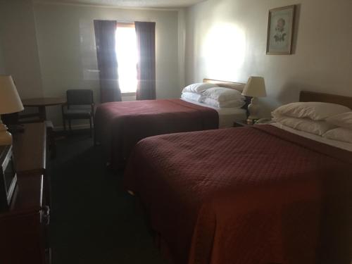 Queen Room with Two Queen Beds - Hotel