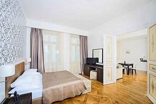 Deminka Palace - image 14