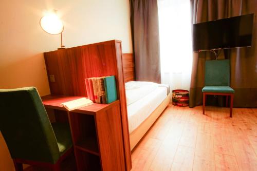 room detail thumbnail 2