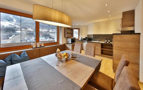 Kitchen, Hotel Garni Fiegl Apart in Solden