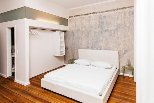 Double Room image 7