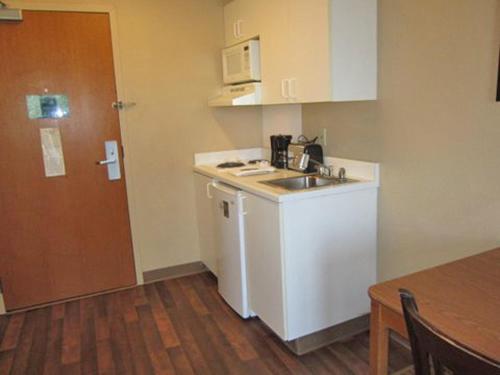 ห้องครัว, Extended Stay America Suites - Cincinnati - Blue Ash - Kenwood Road in ซินซินนาติ (OH)