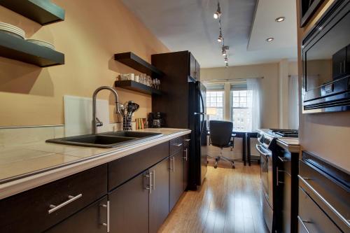 นิคเกอร์บ็อคเกอร์ ออน เดอะ เลค (Knickerbocker on the Lake) near พิพิธภัณฑ์ศิลปะการตกแต่ง วิลล่าเทอร์เรซ