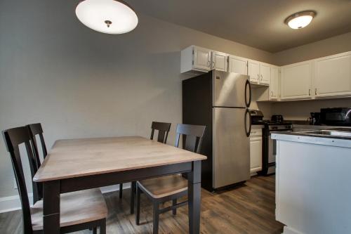 นิคเกอร์บ็อคเกอร์ ออน เดอะ เลค (Knickerbocker on the Lake) near พิพิธภัณฑ์ศิลปะการตกแต่ง วิลล่าเทอร์เรซ