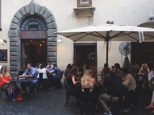Piazza del Fico, al centro di Roma