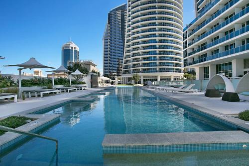 Number 1 H Residences - WiFi, Parking & More by Gold Coast Holidays 4