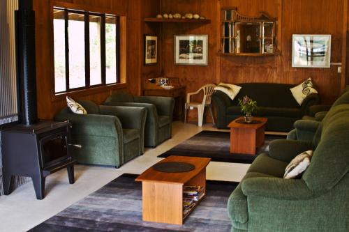 Koplietošanas atpūtas telpa ar TV, Jackson's Retreat Alpine Holiday Park in Otira
