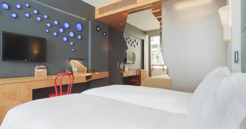 New Hotel Set in a prime location of Athens, New Hotel puts everything the city has to offer just outside your doorstep. The property offers a wide range of amenities and perks to ensure you have a great time.