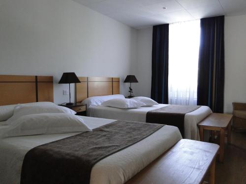 3 twin beds