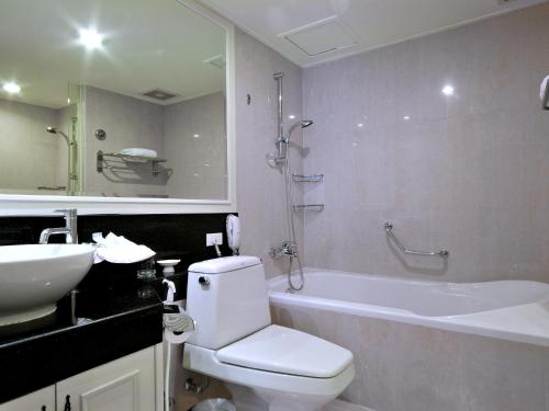 room detail thumbnail 2