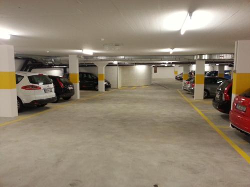 Hotel Eastside (free parking garage) - image 4