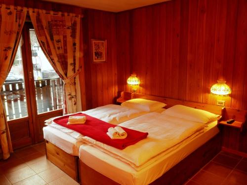 Albergo Alpenrose Ski&Bike Mountain Hotel