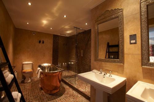 Angel Hotel - 화장실
