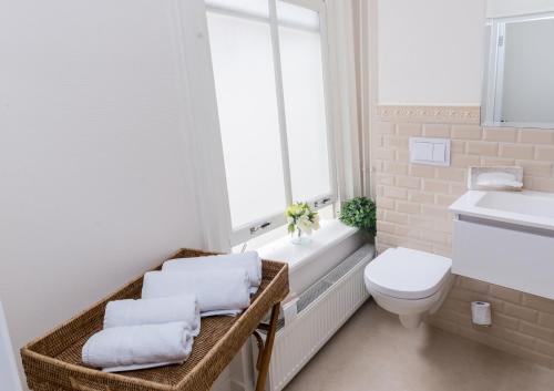 Junior Suite with Canal View image 8
