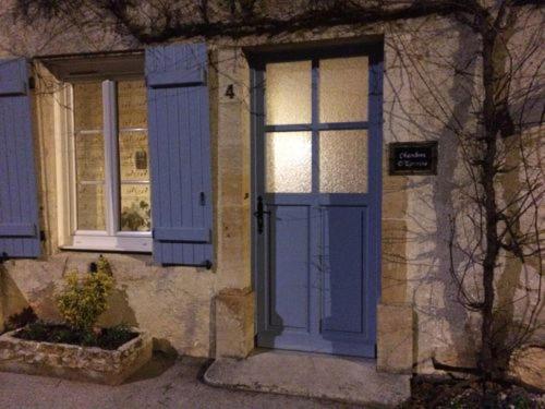 1 queen bed, 1 sofa bed