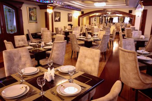 Ganjali Plaza Hotel - 레스토랑