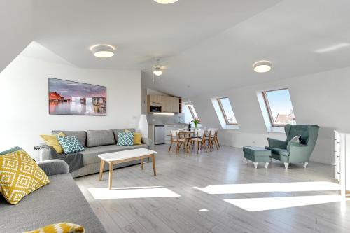 2 bedrooms, 6 beds