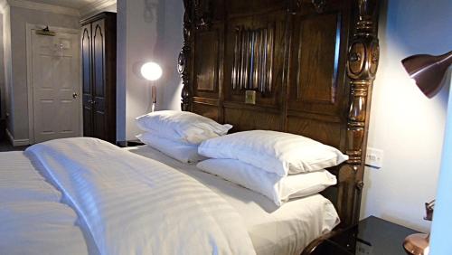 The Lion Hotel - image 2