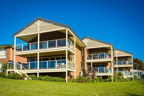 Beach Breakers Apartment - Stunning Views