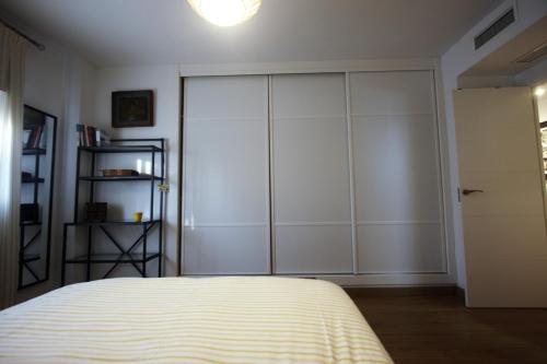 Bonito apart. con PARKING Y PISCINA