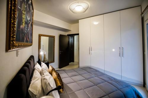 Deluxe Apartments - image 12