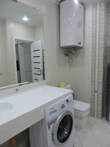 Apartment Versal on Nesebrskaya 14 - image 4