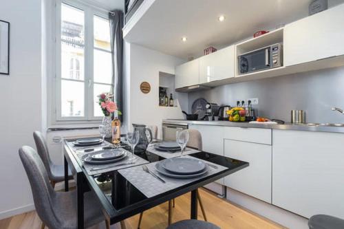 ANGLE DROIT- LOFT CHARMANT ET ATYPIQUE CLIMATISATION Vieux-Nice - image 8