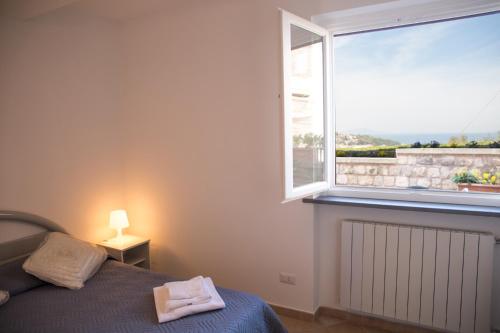 Deluxe Apartment with Sea View image 10