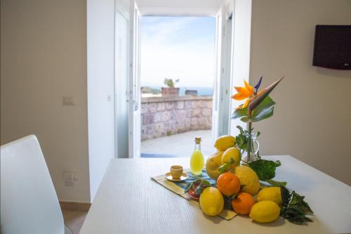 Classic Apartment with Sea View image 2