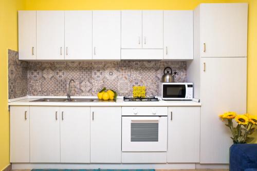 Classic Apartment with Sea View image 3