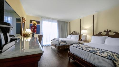 Inn at Pelican Bay Room Type - Double/ Double Room with City View