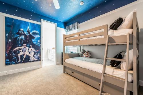 Lancaster 7636w Eight Bedroom House In Fl - 