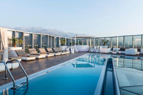 128454272 Icon Hotel