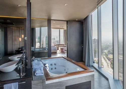 128454672 Icon Hotel